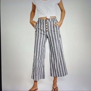Abercrombie & Fitch Wide Leg Cropped Pants Striped